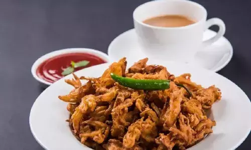 बारिश में पकौड़े-चाय खाते हैं, तो हो जाएं सावधान, हो सकती हैं परेशानियां