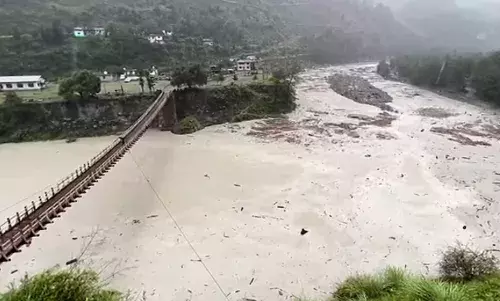 हिमाचल प्रदेश में भीषण बारिश का कहर जारी, 11 स्थानों पर फटे बादल, कई इलाकों में बाढ़, 10 की मौत, 16 लापता