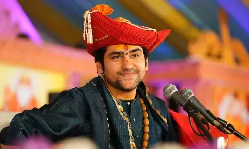 पंडित धीरेंद्र शास्त्री ने लगाया बड़ा आरोप, कहा - सनातन धर्म को बनाया जा रहा सॉफ्ट टारगेट