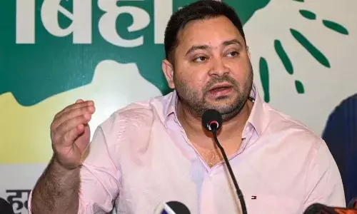 बिहार में मतदाता पुनरीक्षण पर सियासी बवाल जारी, तेजस्वी बोले - चुनाव आयोग केवल मोहरा, सारा खेल BJP का..