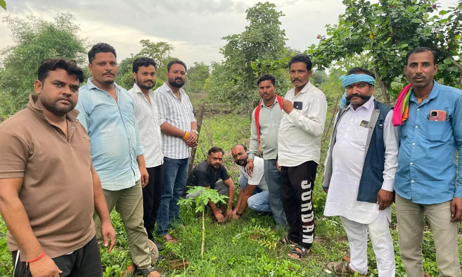 विहिप व बजरंग दल रैपुरा प्रखंड की बैठक सम्पन्न, किया गया वृक्षारोपण विहिप व बजरंग दल रैपुरा प्रखंड की बैठक सम्पन्न, किया गया वृक्षारोपण