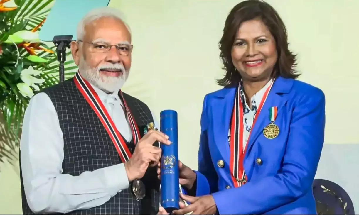 त्रिनिदाद एंड टोबैगो के सर्वोच्च सम्मान से नवाजे गए पीएम मोदी, यह अवॉर्ड पाने वाले पहले विदेशी नेता बने त्रिनिदाद एंड टोबैगो के सर्वोच्च सम्मान से नवाजे गए पीएम मोदी, यह अवॉर्ड पाने वाले पहले विदेशी नेता बने