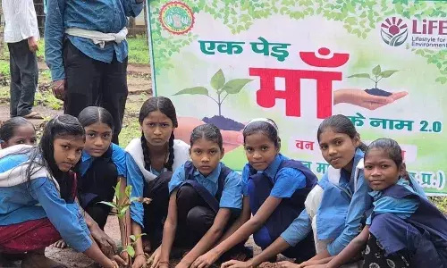 कल्दा वनपरिक्षेत्र में वन विभाग कर्मियों ने बच्चों व ग्रामीणों के साथ किया पौधारोपण