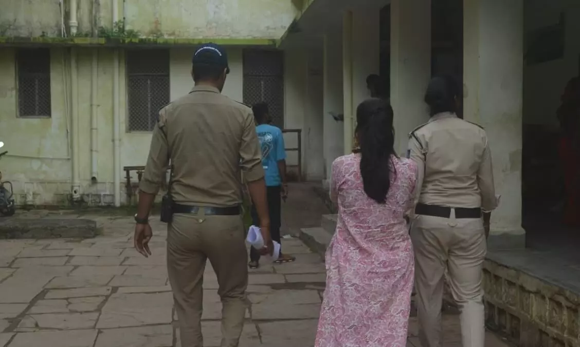 युवक की आत्महत्या के मामले में महिला मित्र गिरफ्तार युवक की आत्महत्या के मामले में महिला मित्र गिरफ्तार