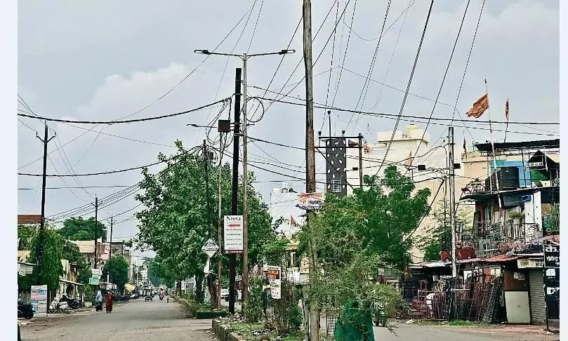 कई कॉलोनियों में दिन-रात जल रहीं स्ट्रीट लाइट्स, टाइमर भी हुए खराब कई कॉलोनियों में दिन-रात जल रहीं स्ट्रीट लाइट्स, टाइमर भी हुए खराब