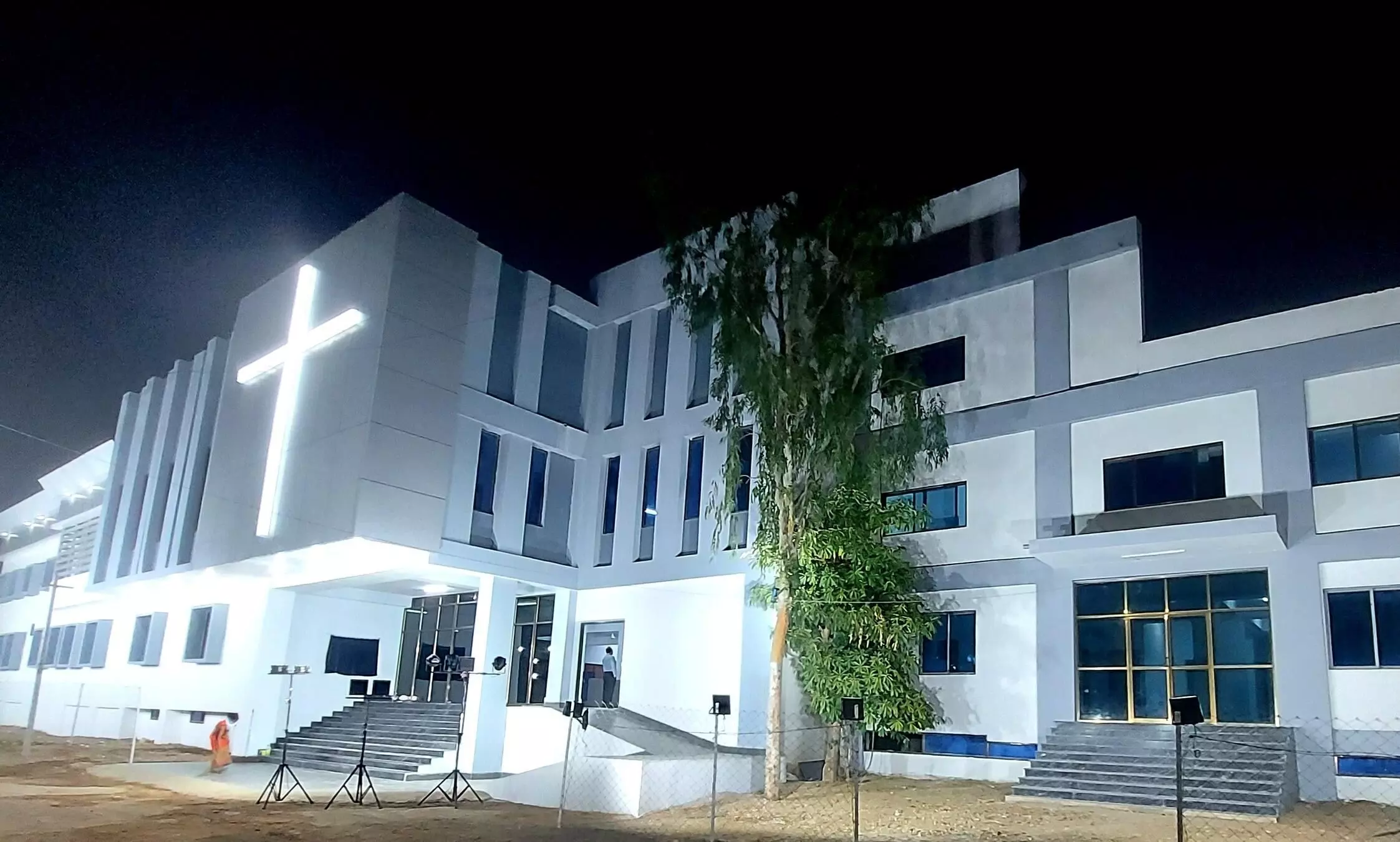 अस्पताल धर्मार्थ लेकिन एक मरीज के नाम पर तीन जगह से लेते थे लाभ अस्पताल धर्मार्थ लेकिन एक मरीज के नाम पर तीन जगह से लेते थे लाभ