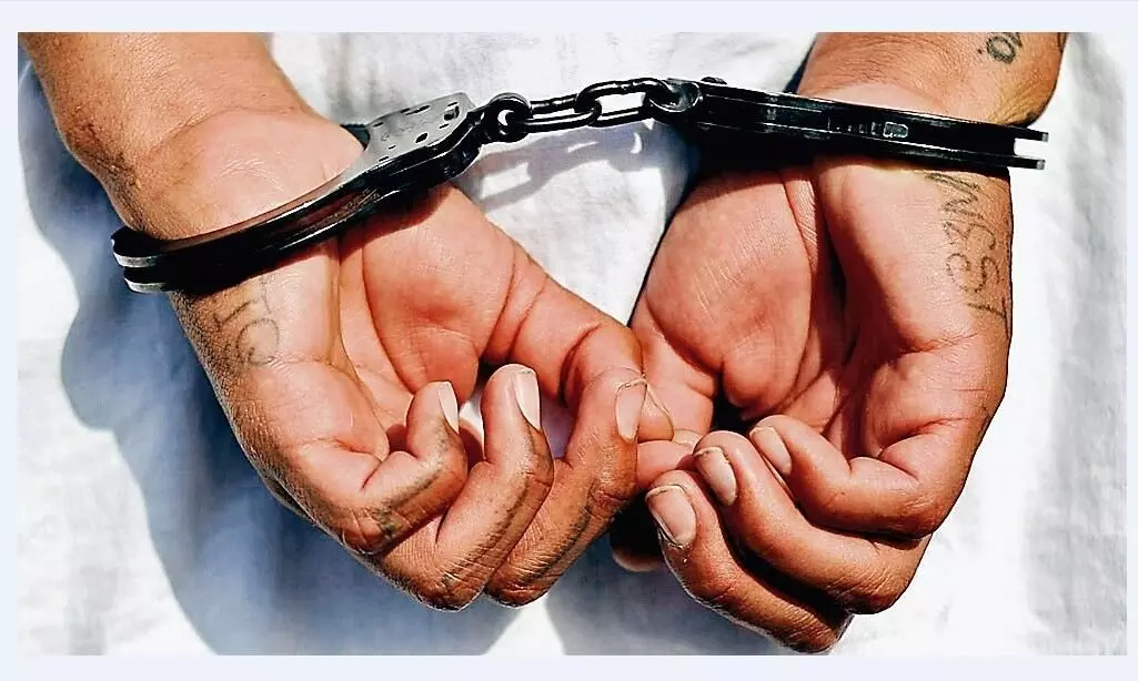 छतरपुर में छिपा हुआ था करोड़ों के धान घोटाले का मुख्य आरोपी छतरपुर में छिपा हुआ था करोड़ों के धान घोटाले का मुख्य आरोपी