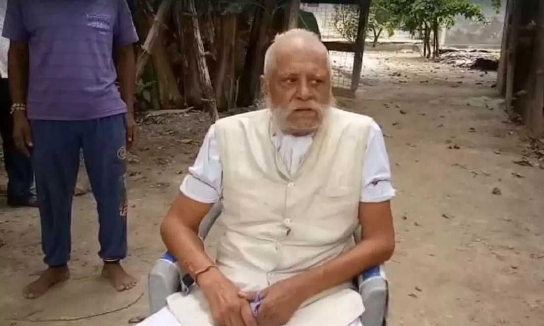 जनसत्ता दल के विधायक राजा भैया के पिता को किया हाउस अरेस्ट, एक हजार से अधिक लोगों पर लगाई पाबंदी, जानिए क्या है मामला? जनसत्ता दल के विधायक राजा भैया के पिता को किया हाउस अरेस्ट, एक हजार से अधिक लोगों पर लगाई पाबंदी, जानिए क्या है मामला?