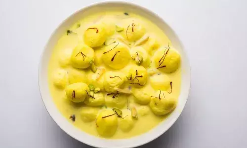 अपनों के लिए घर पर बनाएं रसमलाई, खाकर सभी को आ जाएगा मजा