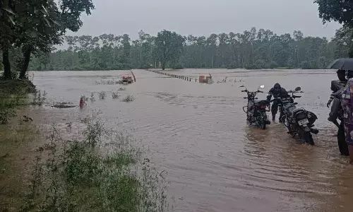नदी-नाले उफान पर, रपटे-पुलिया ओवरफ्लो, आवाजाही हुई बाधित