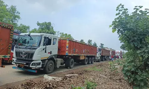 मझगवां थाना अंतर्गत स्टेट हाइवे-11 में पलटा ट्रक, 3 घंटे लगा रहा जाम