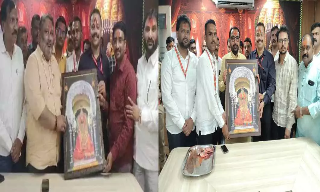 श्रम मंत्री फुंडकर और केंद्रीय मंत्री प्रतापराव जाधव ने किए तुलजाभवानी देवी के दर्शन श्रम मंत्री फुंडकर और केंद्रीय मंत्री प्रतापराव जाधव ने किए तुलजाभवानी देवी के दर्शन