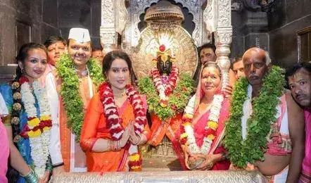 पांडुरंग राज्य से संकटों को दूर करने की शक्ति दें, सद्मार्ग पर चलने की बुद्धि दें - फडणवीस पांडुरंग राज्य से संकटों को दूर करने की शक्ति दें, सद्मार्ग पर चलने की बुद्धि दें - फडणवीस