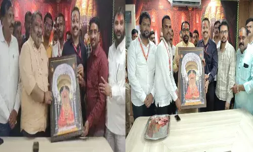 श्रम मंत्री फुंडकर और केंद्रीय मंत्री प्रतापराव जाधव ने किए तुलजाभवानी देवी के दर्शन