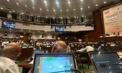विधानसभा में लगे लैपटॉप का इस्तेमाल नहीं करते विधायक, कागजों के भरोसे ही रहते हैं मंत्री