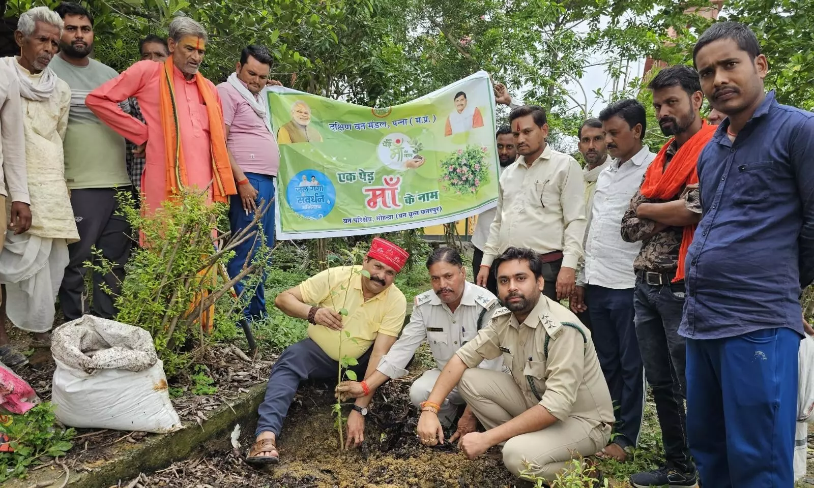 मोहन्द्रा में मां कंकाली माता मंदिर परिसर में किया गया पौधारोपण मोहन्द्रा में मां कंकाली माता मंदिर परिसर में किया गया पौधारोपण