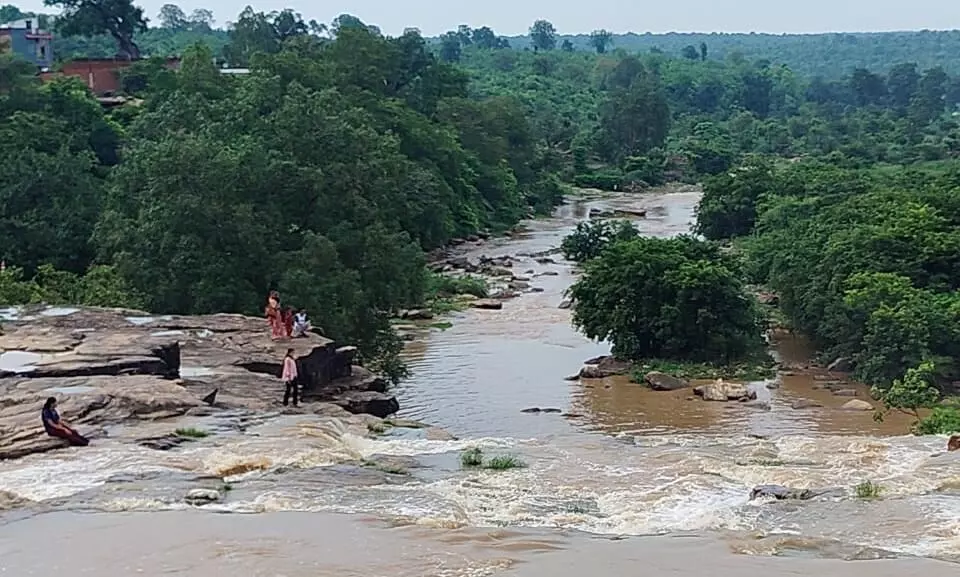 बारिश से परेशान किसान, धान की बुवाई में देरी बारिश से परेशान किसान, धान की बुवाई में देरी