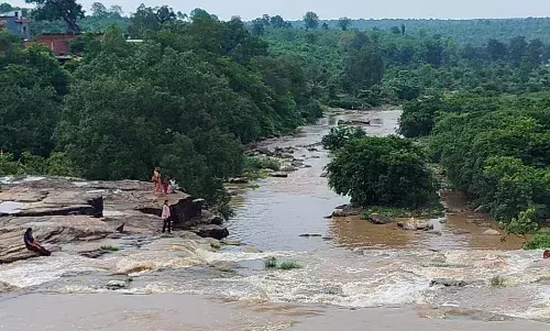 बारिश से परेशान किसान, धान की बुवाई में देरी
