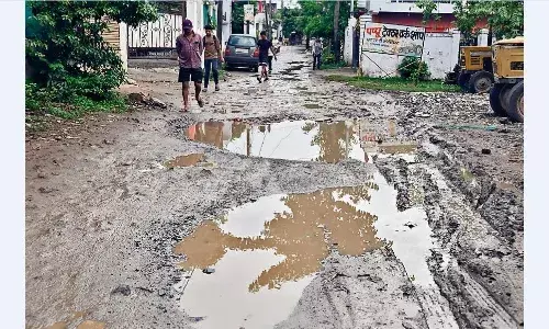 शहर के कई क्षेत्रों में लगातार हो रही बारिश से जलभराव, निकलना मुश्किल, परेशान हुए लोग