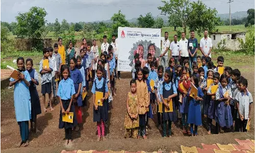 नागपुरवासी संवार रहे दुर्गम क्षेत्रों के बच्चों का भविष्य, दे रहे शिक्षा सामग्री