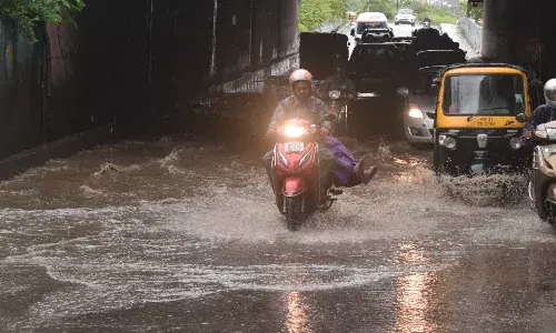 सड़कों पर पानी - 10 स्थानों पर नालों की सफाई शुरु, प्लास्टिक समेत अन्य कचरे से फ्लो रुका