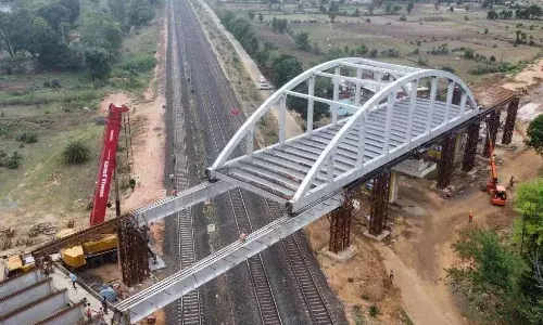 एनएच-43 पर आरओबी में गर्डर लांचिंग के दो माह बाद भी एप्रोच रोड का काम शुरू नहीं