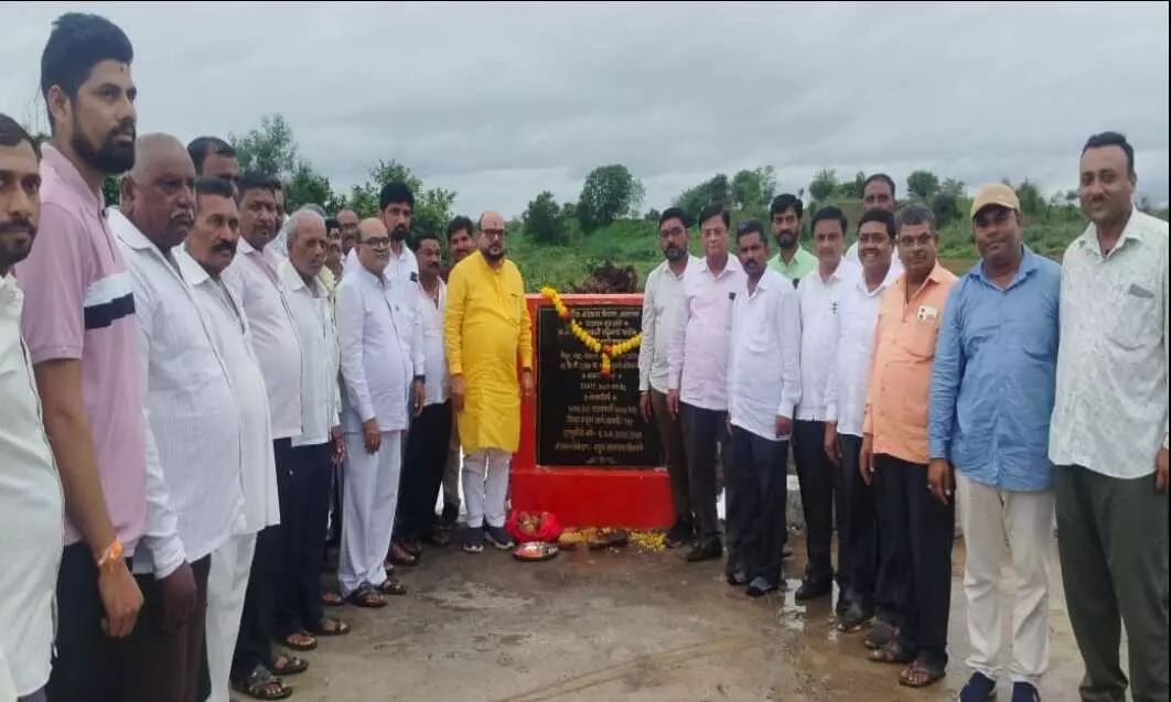 पालकमंत्री गुलाबराव पाटिल ने कहा - नांद्रा - रिधुर मार्ग पर पुल ग्रामीणों के लिए नई संजीवनी पालकमंत्री गुलाबराव पाटिल ने कहा - नांद्रा - रिधुर मार्ग पर पुल ग्रामीणों के लिए नई संजीवनी