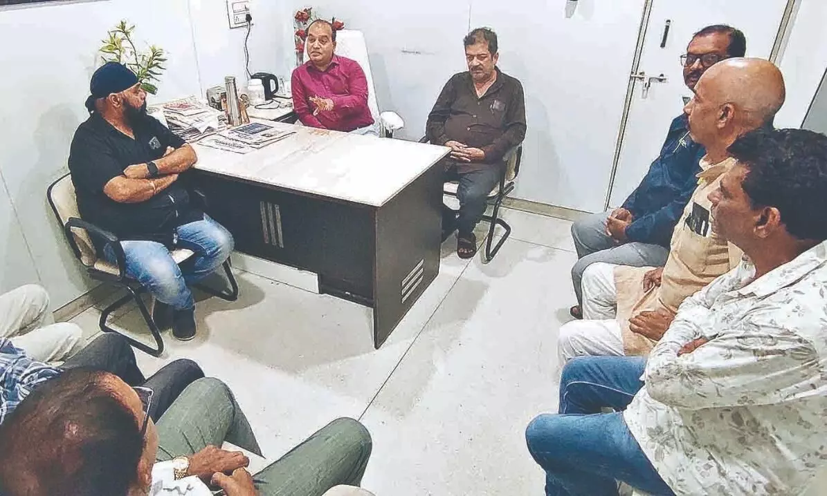 निगम की सीमा में एक भी स्टॉपेज नहीं, बस ऑपरेटर्स 10 से हड़ताल पर निगम की सीमा में एक भी स्टॉपेज नहीं, बस ऑपरेटर्स 10 से हड़ताल पर