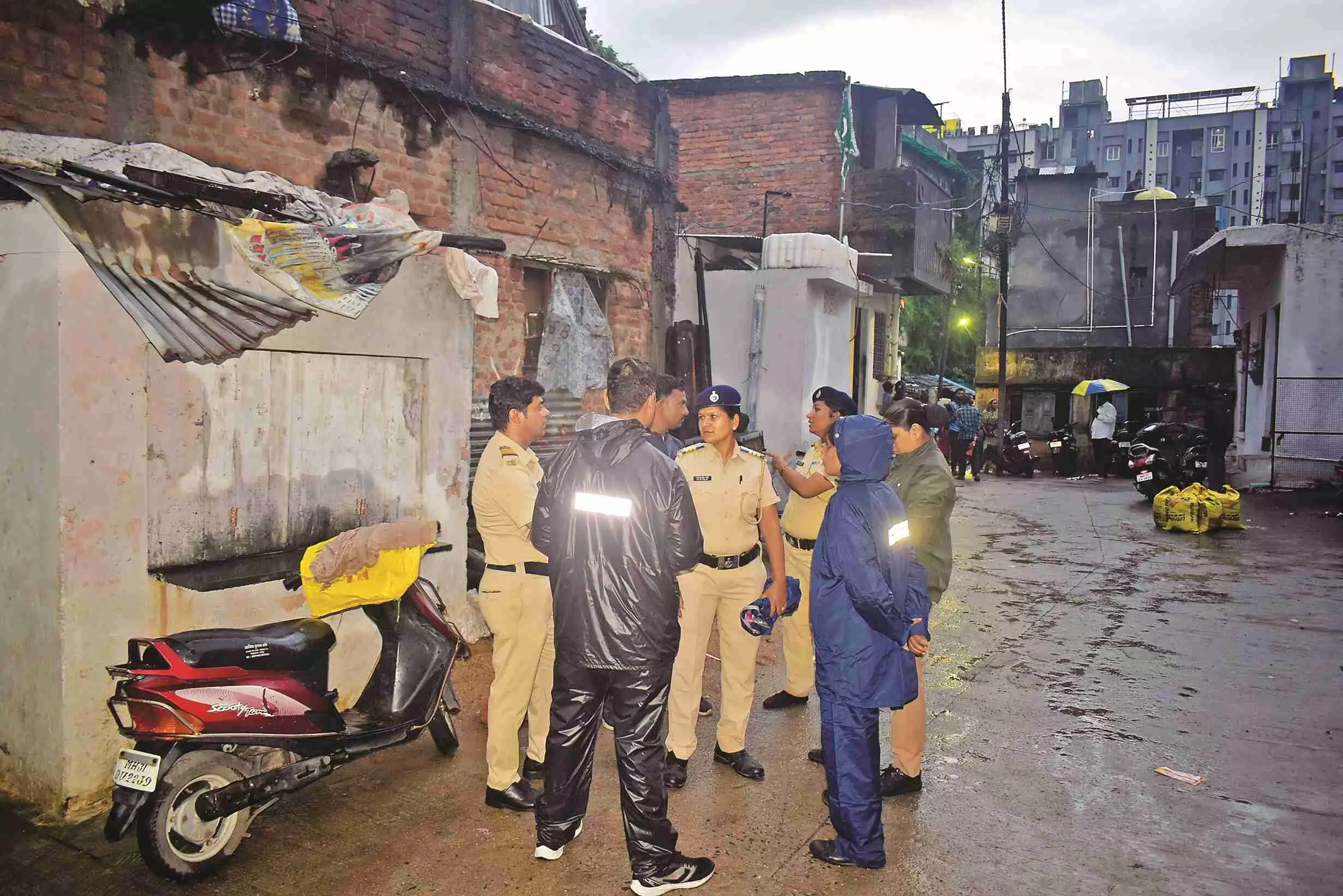 वर्चस्व की लड़ाई में मित्रों ने ही ले ली बदमाश की जान ,3 आरोपी गिरफ्तार वर्चस्व की लड़ाई में मित्रों ने ही ले ली बदमाश की जान ,3 आरोपी गिरफ्तार