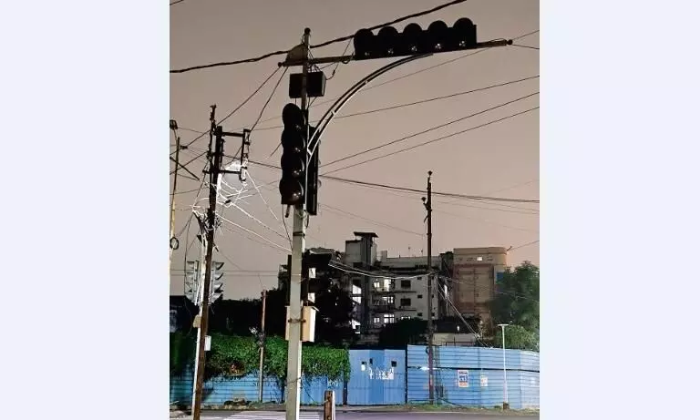 हाईकोर्ट ने पूछा क्यों बंद हैं शहर के ट्रैफिक सिंग्नल हाईकोर्ट ने पूछा क्यों बंद हैं शहर के ट्रैफिक सिंग्नल