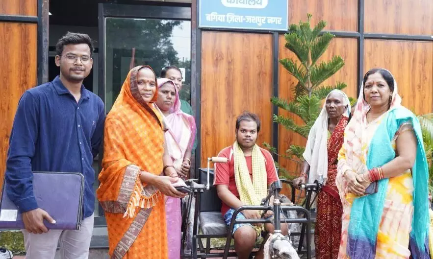 सीएम कैंप कार्यालय में दिव्यांग नारायण सिंह को मिली ट्राईसायकल सीएम कैंप कार्यालय में दिव्यांग नारायण सिंह को मिली ट्राईसायकल