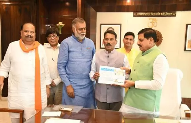 मुख्यमंत्री डॉ. यादव ने सदानीरा जल संसाधन बहती रहे जल की धारा पुस्तिका का किया विमोचन मुख्यमंत्री डॉ. यादव ने सदानीरा जल संसाधन बहती रहे जल की धारा पुस्तिका का किया विमोचन