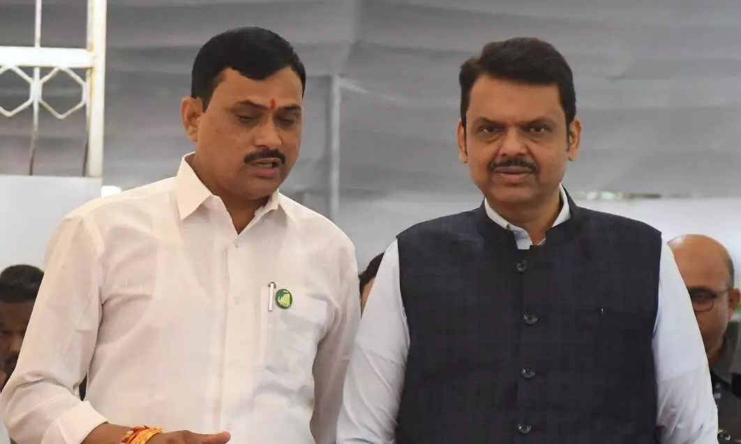 शिवसेना शिंदे गुट विधायक गायकवाड के खिलाफ होगी कार्रवाई, सभापति से संज्ञान लेने किया आग्रह शिवसेना शिंदे गुट विधायक गायकवाड के खिलाफ होगी कार्रवाई, सभापति से संज्ञान लेने किया आग्रह