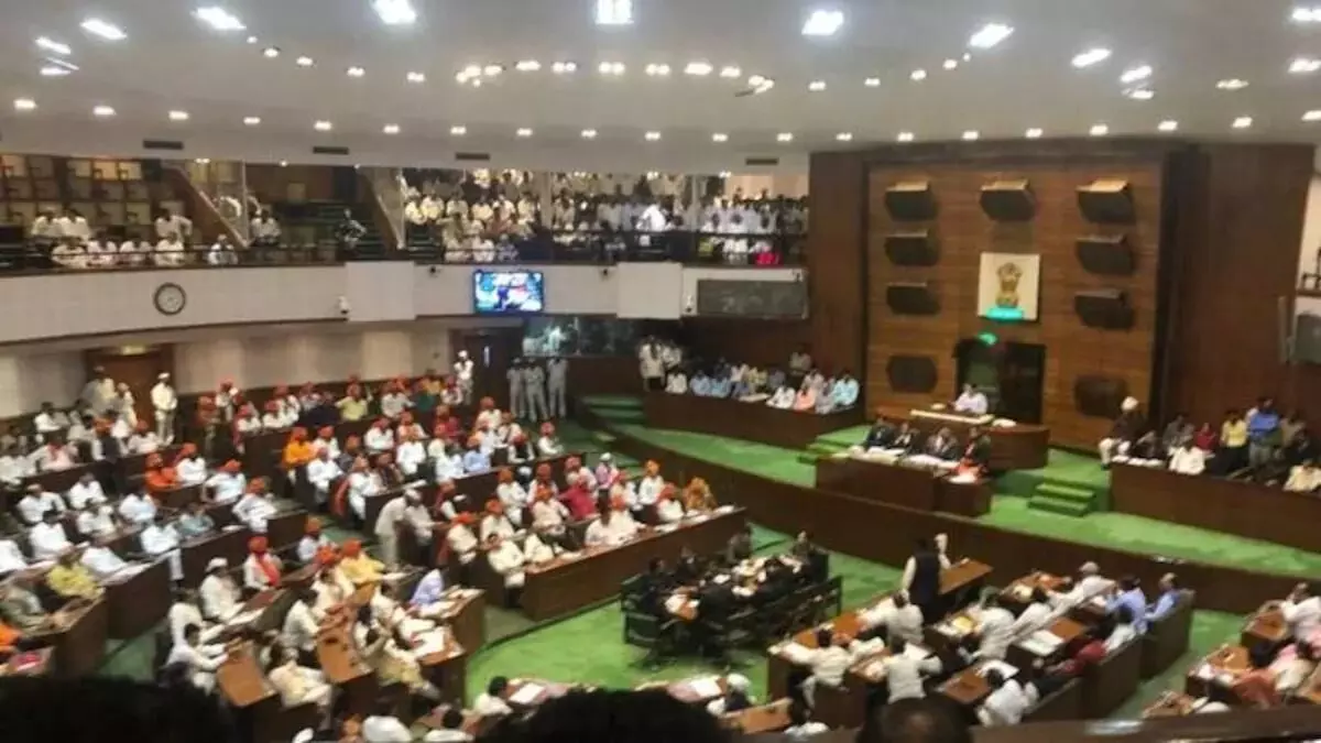 तीन अधिकारियों के खिलाफ विशेषाधिकार हनन प्रस्ताव, शहरी भूमि विभाजन कानून रद्द, गैरकानूनी धर्मांतरण की होगी उच्चस्तरीय जांच तीन अधिकारियों के खिलाफ विशेषाधिकार हनन प्रस्ताव, शहरी भूमि विभाजन कानून रद्द, गैरकानूनी धर्मांतरण की होगी उच्चस्तरीय जांच