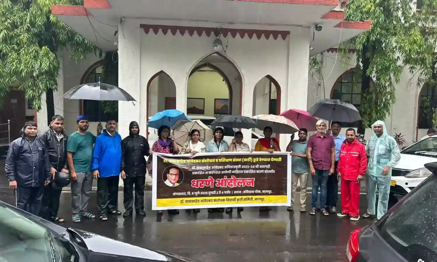 डॉ. आंबेडकर शोधार्थी छात्र समिति का धरना, बार्टी फेलोशिप का विज्ञापन प्रकाशित करने की मांग