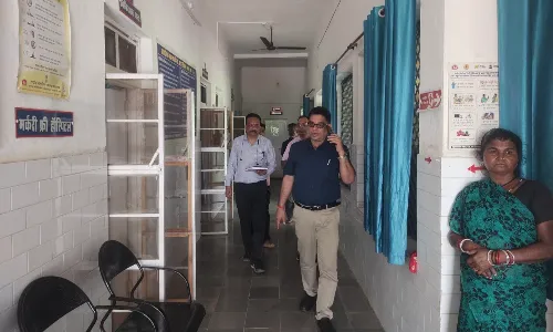 सीएमएचओ का औचक निरीक्षण, प्राथमिक स्वास्थ्य केंद्र के हालत देख जताई नाराजगी