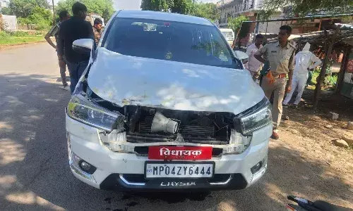 सडक़ हादसे में बाल-बाल बचे तेंदूखेड़ा विधायक