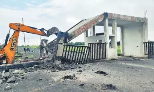 अर्थ बिल्डर्स व डेवलपर्स से साढ़े 6 हेक्टेयर सरकारी जमीन कराई गई अतिक्रमण मुक्त