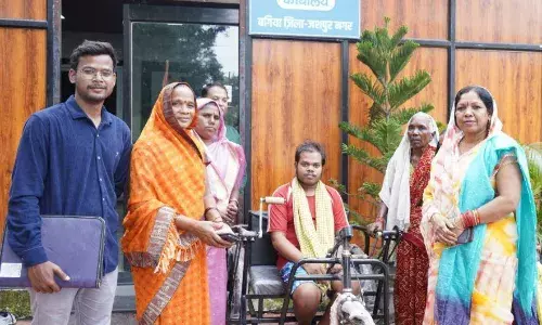सीएम कैंप कार्यालय में दिव्यांग नारायण सिंह को मिली ट्राईसायकल