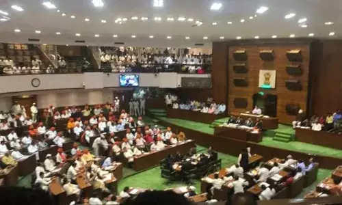 तीन अधिकारियों के खिलाफ विशेषाधिकार हनन प्रस्ताव, शहरी भूमि विभाजन कानून रद्द, गैरकानूनी धर्मांतरण की होगी उच्चस्तरीय जांच