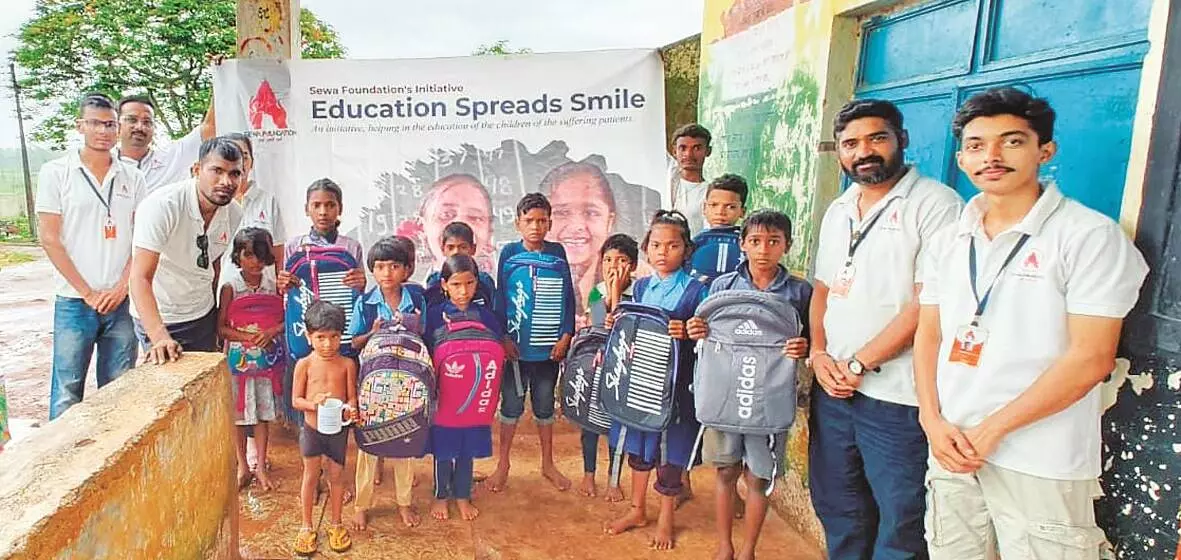 दुर्गम गांवों में दिखी उम्मीद की किरण,आदिवासी इलाकों में शिक्षा की लौ जगाने की पहल दुर्गम गांवों में दिखी उम्मीद की किरण,आदिवासी इलाकों में शिक्षा की लौ जगाने की पहल