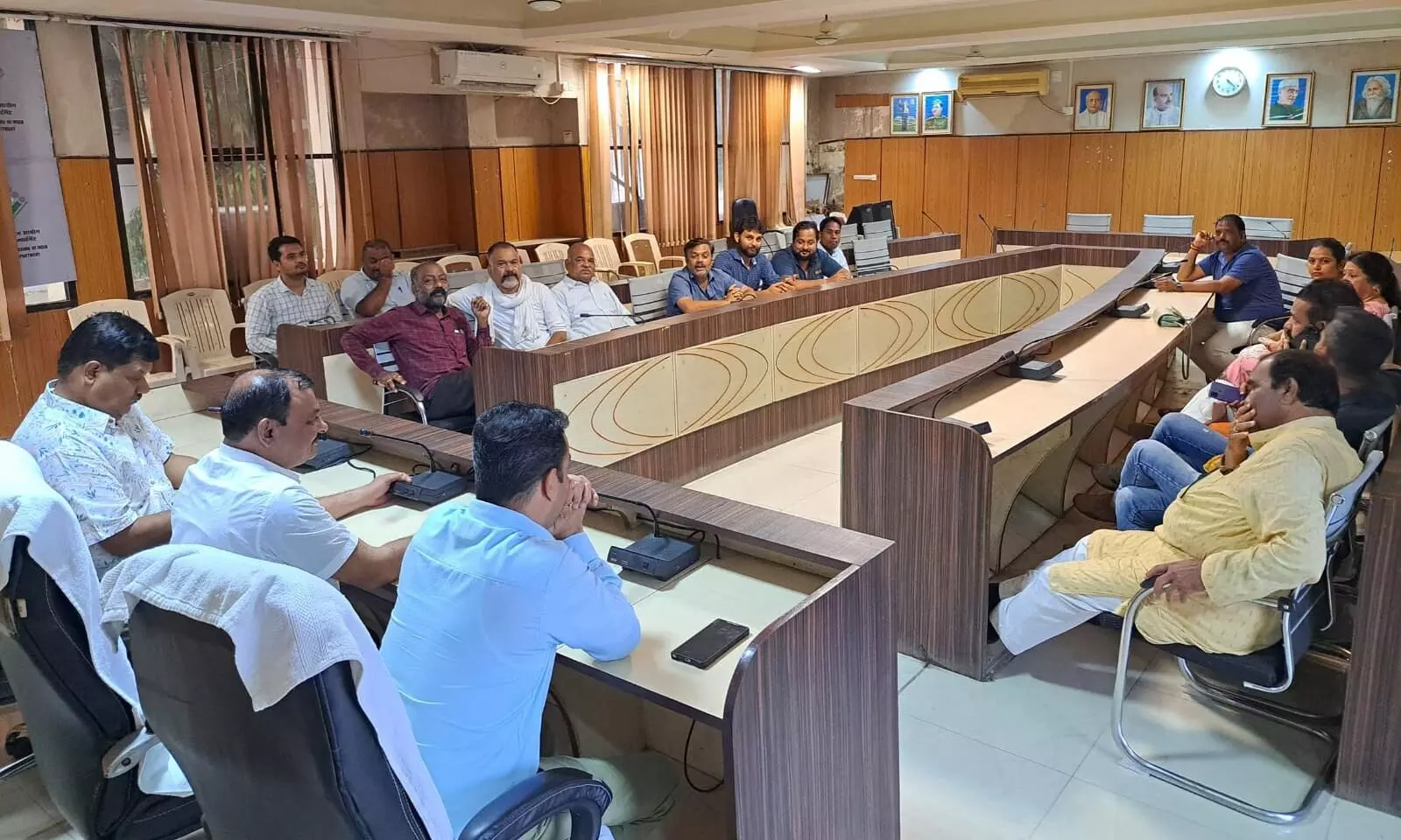 6 घंटे की बारिश के बाद नागरिकों का गुस्सा फूटा तो नपा अध्यक्ष ने बुलाई समीक्षा बैठक 6 घंटे की बारिश के बाद नागरिकों का गुस्सा फूटा तो नपा अध्यक्ष ने बुलाई समीक्षा बैठक