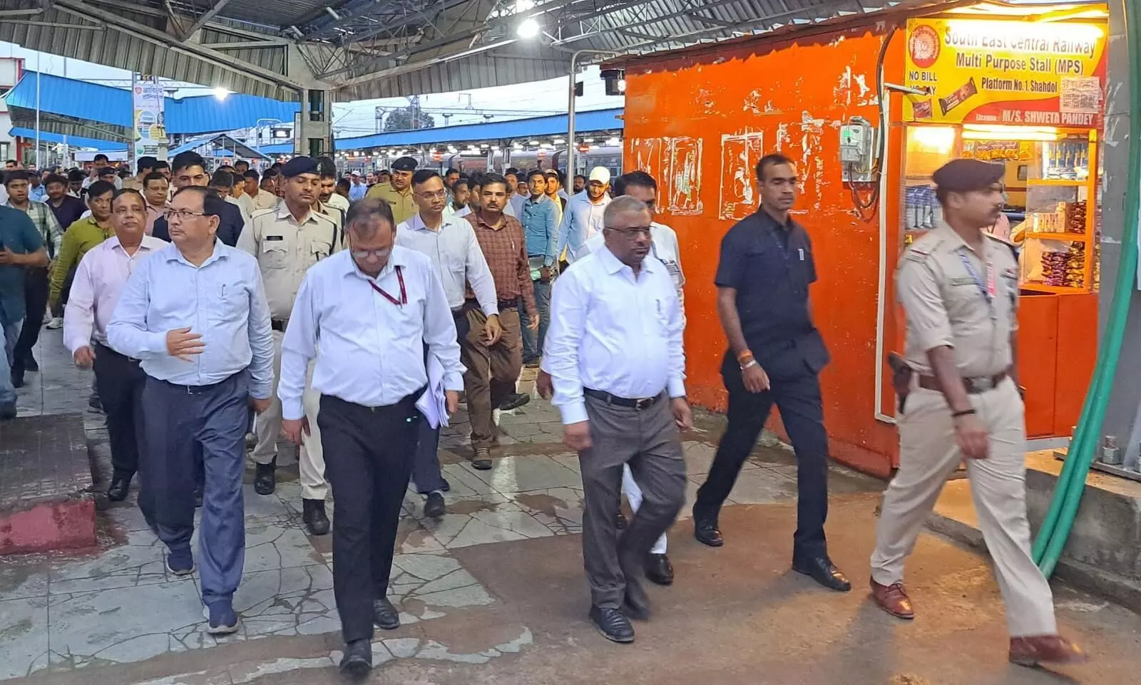 एसईसीआर महाप्रबंधक ने कहा, रेलवे बोर्ड से कोई भी आदेश आता है तो उसे शीघ्र करते हैं पूरा एसईसीआर महाप्रबंधक ने कहा, रेलवे बोर्ड से कोई भी आदेश आता है तो उसे शीघ्र करते हैं पूरा