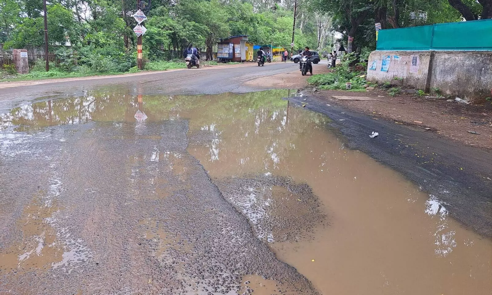 सरकारी धन की बर्बादी का उदाहरण बने शहर में होने वाले ज्यादातर निर्माण सरकारी धन की बर्बादी का उदाहरण बने शहर में होने वाले ज्यादातर निर्माण