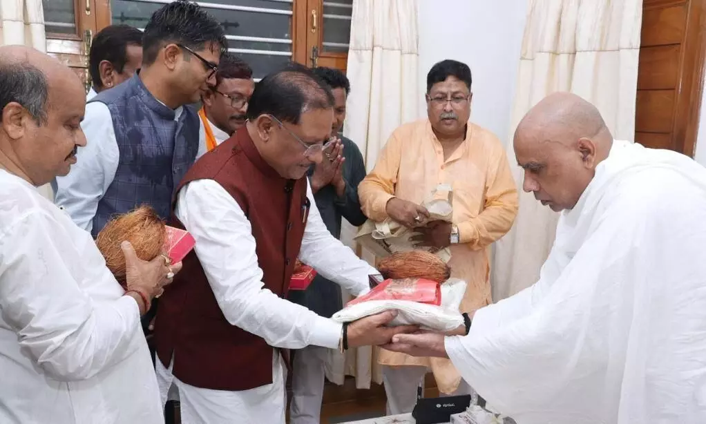 मुख्यमंत्री विष्णु देव साय गुरु पूर्णिमा के अवसर पर रायगढ़ जिले के ग्राम बनोरा स्थित अघोर गुरुपीठ में गुरु दर्शन के लिए पहुंचे मुख्यमंत्री विष्णु देव साय गुरु पूर्णिमा के अवसर पर रायगढ़ जिले के ग्राम बनोरा स्थित अघोर गुरुपीठ में गुरु दर्शन के लिए पहुंचे