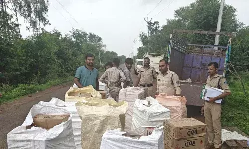 पिकअप वाहन में अवैध रूप से ले जाई जा रही 12 लाख की अवैध शराब पुलिस ने की जप्त