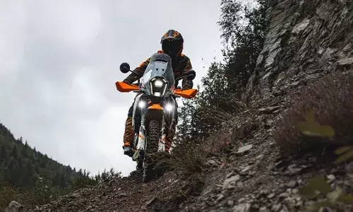 नई KTM 390 Adventure X भारत में क्रूज कंट्रोल के साथ हुई लॉन्च, जानिए कीमत और खूबियां