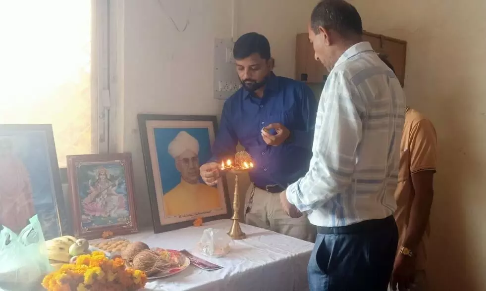 गुरू बिना ज्ञान अधूरा है जैसे दीपक बिना उजाला: अंकुर त्रिवेदी गुरू बिना ज्ञान अधूरा है जैसे दीपक बिना उजाला: अंकुर त्रिवेदी