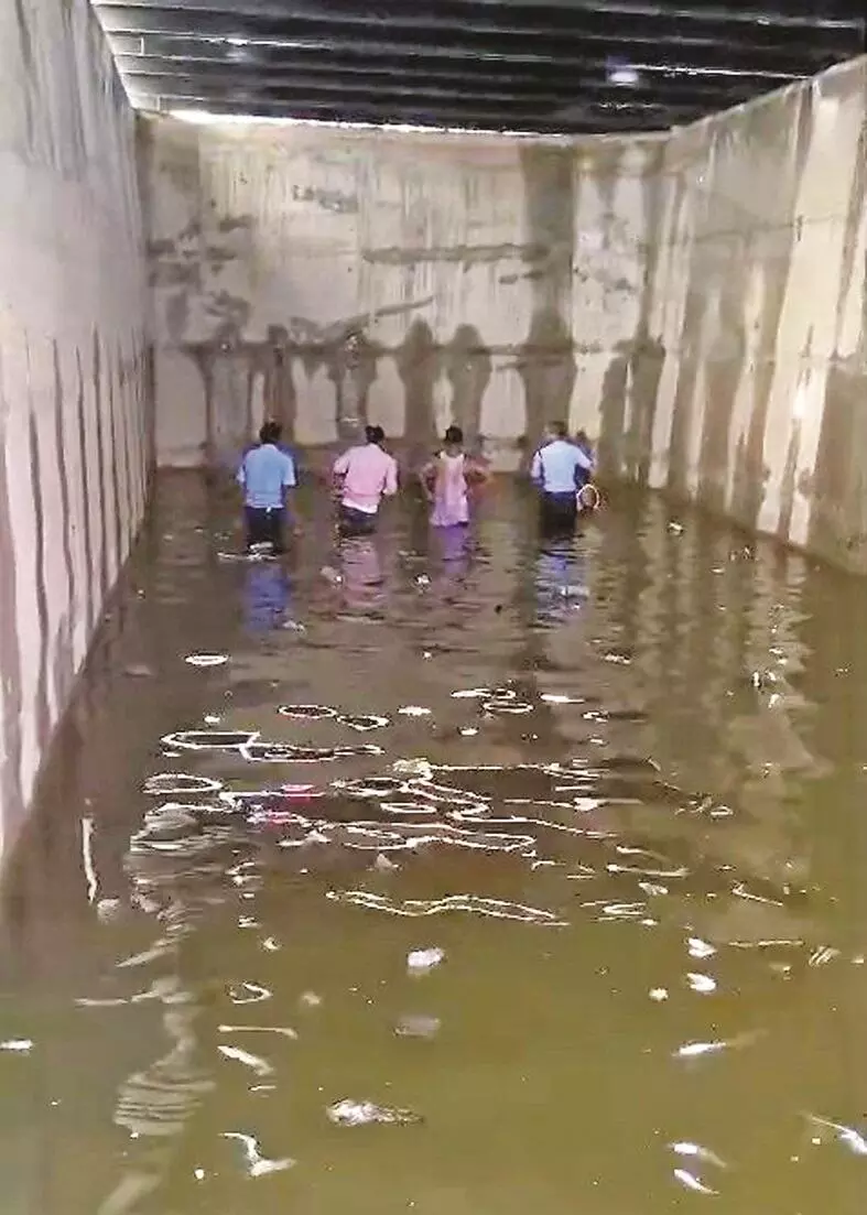 नागपुर में विसर्जन टैंक में डूबा बालक , चचेरा भाई बाल-बाल बचा, अन्य जगह खदान में डूबे 2 किशोर नागपुर में विसर्जन टैंक में डूबा बालक , चचेरा भाई बाल-बाल बचा, अन्य जगह खदान में डूबे 2 किशोर