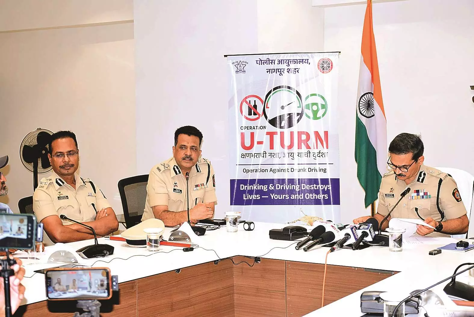 शराबियों की खैर नहीं, मयखाने से निकलते ही पुलिस करेगी ब्रीथ एनलाइजर से जांच शराबियों की खैर नहीं, मयखाने से निकलते ही पुलिस करेगी ब्रीथ एनलाइजर से जांच